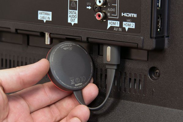 Plug Chromecast to HDMI Port